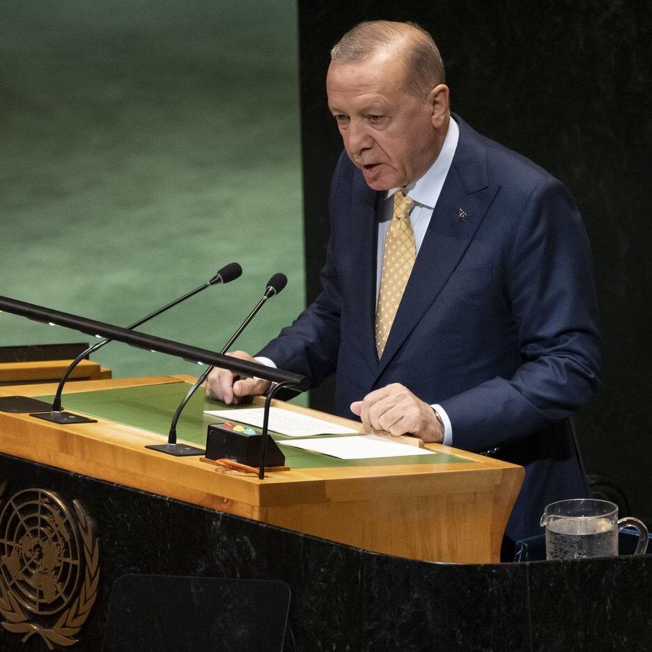 Turkish authorities detain 13 in latest probe targeting opposition-run municipalities